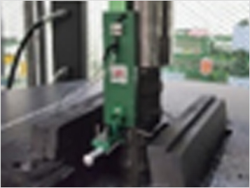 High capacity universal testing machine(Max3000kN)