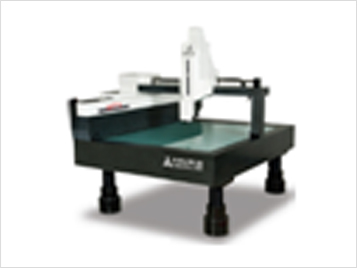 Precision measurement: Mesures the precise dimension, shape and illuminance of various metallic parts of machines